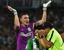 Luego de su extenso trasegar glorioso con atlético nacional, fue fichado por river plate para el primer semestre del año, y eso le bastó para defender los colores de la selección argentina en el mundial de rusia 2018. Fox Sports Armani Nuevo Arquero De River Plate As Colombia