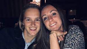 She has previously played with football clubs named bayern munich and sc heerenveen. Lisa Evans Vivianne Miedema S Girlfriend 5 Fast Facts You Need To Know Heavy Com
