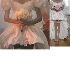 My November Rain Wedding Dress Side By Side With The One Worn By Stephanie Seymour I Couldnt Find Ribbon To Match The Exact Color Of The Taffeta Crear Disfraz