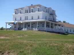 the narragansett inn just up the hill from paynes