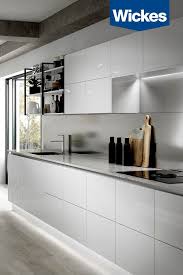 The Clean Lines And Silky Smooth High Gloss Finish Of Intelliga Glencoe White Strikes The Perfect White Modern Kitchen White Kitchen Decor White Gloss Kitchen