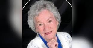 Carolyn Pelc's Instagram, Twitter & Facebook