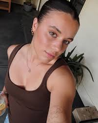 Isabella Sampson's Instagram, Twitter & Facebook