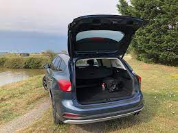 Retrouvez les fiches techniques ford focus ainsi que toutes les infos techniques sur ford focus en terme de volume de coffre, elle fait un peu moins bien que ses trois plus. Essai Ford Focus Sw Active L Alternative Aux Suv Thm Magazine