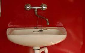 Soak the sink with the solution for 30 to 60 minutes to loosen scale buildup, stains and soap residue. How To Remove Paint From Porcelain Sink