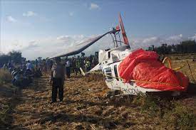 Inilah asal senjata kkb pimpinan lamek taplo kelompok kriminal bersenjata (kkb) pimpinan lamek taplo ternyata mendapatkan senjata dari helikopter tni yang jatuh 2019 lalu. Helikopter Jatuh Di Lombok Tengah Pilot Dan Penumpang Selamat