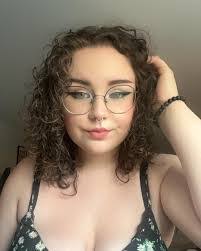 Kayla Kenyon's Instagram, Twitter & Facebook