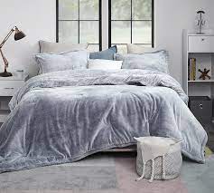 These are some of the things you need to take note of when you are shopping for the best comforter sets. Soft Plush King Bedding Folkstone Gray King Oversize Comforter Set Made With Machine Washable Bedding Materials