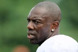 Terrell Owens Confronts Racist White Woman In Viral Video