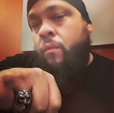 Which is better, ranch or blue cheese dressing for chicken wings?