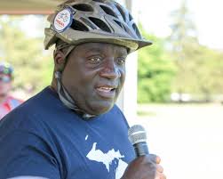 Hundreds honor fallen cyclists with memorial service, anniversary ride