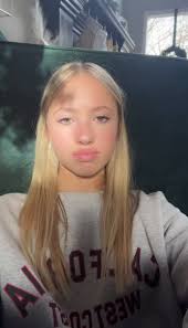 Ella Rew (@coolerthanellarew)