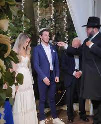סיפור האופנה הישראלית לאורך מאה שנות התיישבות. G3xkgnpxiicfam