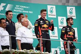 Lewis Hamilton Mercedes Amg F1 Max Verstappen Red Bull Racing And Daniel Ricciardo Red Bull Racing Celebrat In 2021 Daniel Ricciardo Max Verstappen Red Bull Racing