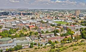 As the seat of the south african supreme court, the city is the judicial capital of the country as well as the provincial capital of free state. Bloemfontein Sudafrika Reise Tipps Fur Einen Spannenden Urlaub