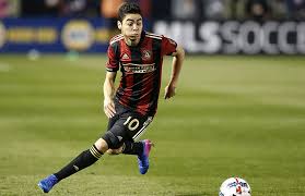 Gary medel pulls down gonzález with an arm across the face, who goes down holding his face!. Miguel Almiron Del Atlanta United Nombrado Como La Contratacion Del Ano De La Mls Conmebol