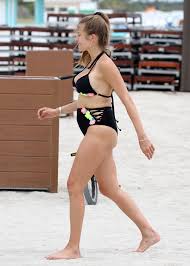 Das landgericht münchen hat im fall von cathy hummels für klarheit gesorgt. Cathy Hummels In Bikini At A Beach In Miami 04 27 2018 Hawtcelebs