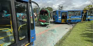 Grave Accidente en Av. Boyacá: Múltiples Heridos y Caos en Bogotá - Imagen principal del artículo