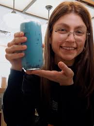 How to Make a Yummy Ice Blue Latte with Juicy Strawberry Boba