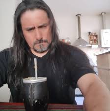 🔥 Un hombre tenía dos novias a la vez sin que ninguna lo supiera… hasta  que ellas se juntaron y descubrieron el engaño. Una de ellas declaró: “Yo  soy la más importante,