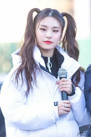 She S So Pretty Itzy Kpop Girls Girl