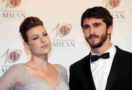 Feb 28, 2020 · barbara berlusconi, nata nel 1984, è la primogenita di silvio berlusconi e di veronica lario, che dopo di lei hanno avuto eleonora e luigi. Barbara Berlusconi Incinta Terzo Figlio Con Lorenzo Guerrieri Eta 36 Anni Figli Totali 5 2 Con Giorgio Valaguzza