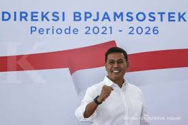 Jadi bisa dipake buat melamar kerja, kuliah di ptn atau pts (dalam dan luar negeri), penyesuaian jabatan di tni, polri, pns dan juga pegawai swasta. Bp Jamsostek Bidik Pegawai Pemda Dan Bumdes Jadi Peserta