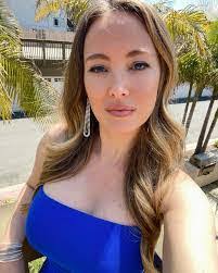 Helen Schettler's Instagram, Twitter & Facebook