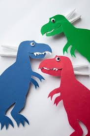 Diy Kreativer Bastelspass Fur Die Dinoparty Bunte Dinos Aus Tonkarton Und Wascheklammern Basteln Au Dinosaur Crafts Preschool Dinosaur Crafts Kids Art Projects