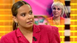 Gloria Camila tumba a Ana María Aldón con dos certeros disparos