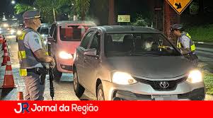 Polícia Rodoviária faz operação com bafômetro na saída da Festa do Figo