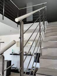 Parapetto Scala In Acciaio Inox Satinato Con Corrimano In Ferro Verniciato Bianco 9010 Opaco Progettazione Scale Scale Interne Ringhiere Scala