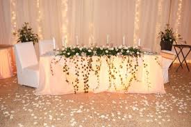 La decoración de la fiesta refleja el estilo de los. Mesa Principal Boda Mesas Principales De Boda Mesa De Los Novios Mesas De Boda