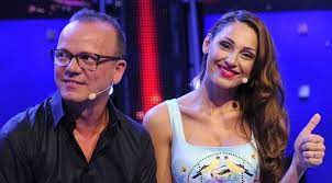 Lei pubblica un collage di immagini in cui si. Anna Tatangelo E Gigi D Alessio In Crisi Lei E Andata Via Di Casa