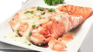 Preparez Un Plat De Poisson Qui Plaira Aux Petits Comme Aux Grands Avec Cette Recette Facile De Saumon A La Sauce B Honey Salmon Recipes Recipes Salmon Recipes