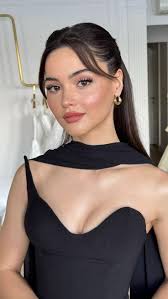 Elizabeth Pham (betsterthipham)