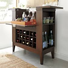 Parker Kahverengi Icki Dolabi Kucuk Ebadina Karsin Cok Fonksiyoneldir Iki Kanadini Acarak Uzerine Ickiler Atistirmaliklari Dolaplar Bar Ev Crate And Barrel