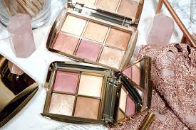 I love a good highlighter which is glowy, has the perfect shine/ . Review Hourglass Ambient Lighting Edit Mini Sculpture Unlocked Pretty Is My Profession