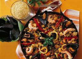 Quella che segue è la versione vegana della più nota paella, preparata a base di sole verdure e tofu, ideale per coloro che amano i piatti unici senza proteine animali. Paella Di Pesce E Verdure Obiettivo Donna