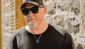 Samuel Zamora serves up “Shofar Dance” • feeder.ro