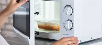 In a conventional oven heat comes from the outside and slowly works its way into the food through standard slow heat transfer processes. Fungsi Microwave Yang Mungkin Belum Kamu Tahu Bukareview