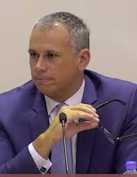 Is Adam Giles making a bid for top land council job?