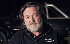 Russell crowe news, related photos and videos, and reviews of russell crowe performances. Russell Crowe Taunts Audiences Mocks Gladiator In Unhinged Ads People Com