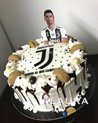 Drip Cake Tema Juventus Ronaldo Per Il 7 Compleanno Di Domenico Torte Di Compleanno Calcio Torte Di Compleanno Torte