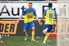 Fc twente heeft de subtopper tegen cambuur leeuwarden met veel moeite gewonnen. Dolle Vreugde In Leeuwarden Cambuur Pakt Tegen Tiental Twente Eerste Punten Foto Ad Nl