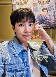 Now I know I don't have older fans who loves me if you really love me drop  a big heart ❤️and my birthday is coming up soon can I get a happy