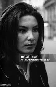 Iris Frank's Instagram, Twitter & Facebook