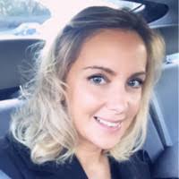 Kelly Legg's Instagram, Twitter & Facebook