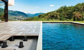 I pavimenti sopraelevati per esterno di italfloor, piastre e listoni con sottostrutture: Soluzioni Innovative I Pavimenti Galleggianti Per Esterni Decoro E Arredo