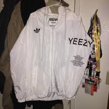 Viden der kan omsættes | finans er danmarks største digitale erhvervsmedie. Yeezy Jacke Adidas Shop Clothing Shoes Online